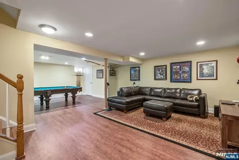 40 Cambridge Drive Allendale NJ 07401