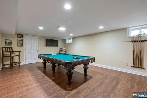 40 Cambridge Drive Allendale NJ 07401