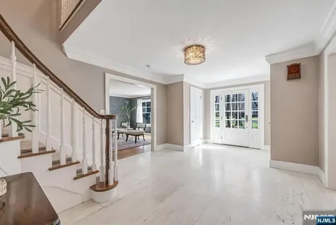 40 Cambridge Drive Allendale NJ 07401