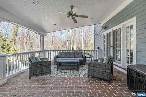 40 Cambridge Drive Allendale NJ 07401