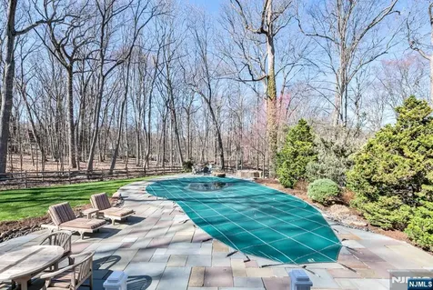 40 Cambridge Drive Allendale NJ 07401