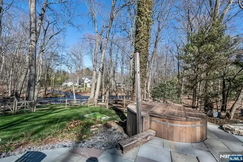 40 Cambridge Drive Allendale NJ 07401