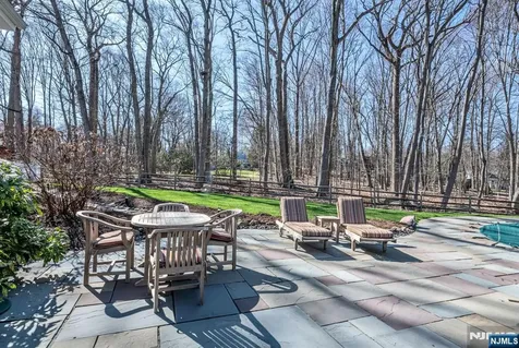 40 Cambridge Drive Allendale NJ 07401