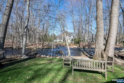 40 Cambridge Drive Allendale NJ 07401