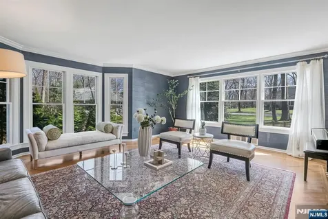 40 Cambridge Drive Allendale NJ 07401