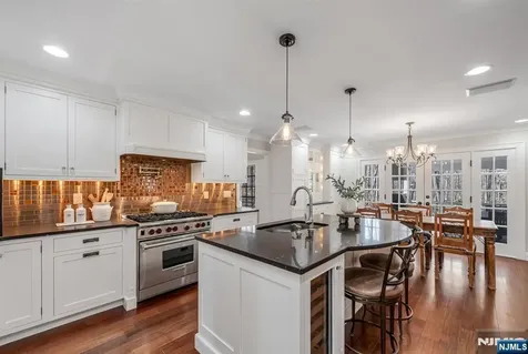 40 Cambridge Drive Allendale NJ 07401