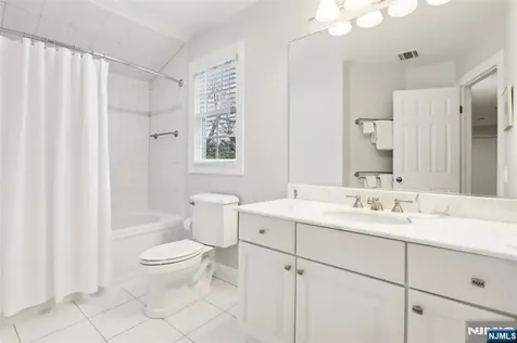 715 Hillcrest Ridgewood NJ 07450
