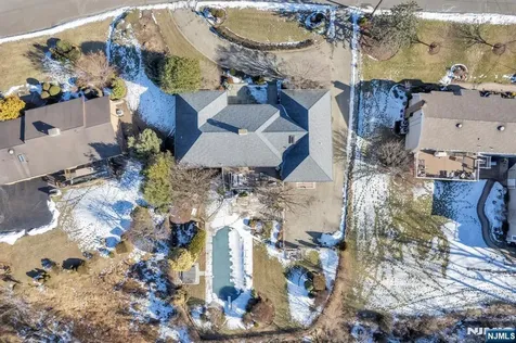 11 Patriots Trail Totowa NJ 07512