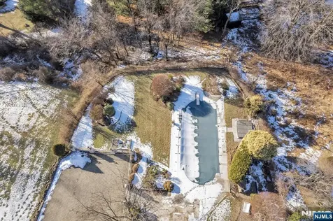 11 Patriots Trail Totowa NJ 07512