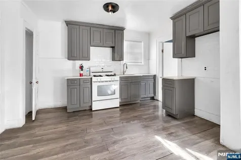 184 Sunset Avenue Newark NJ 07106