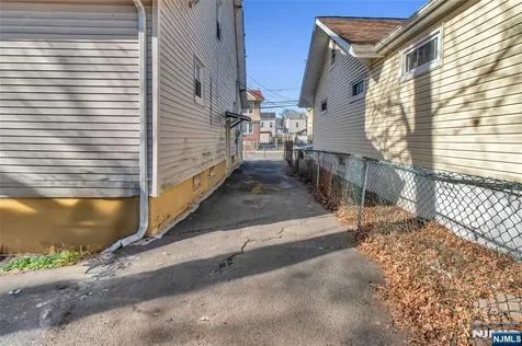 184 Sunset Avenue Newark NJ 07106