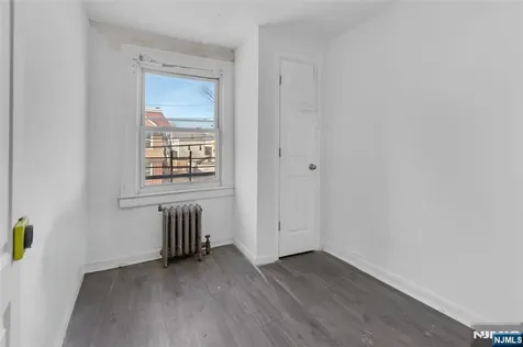 184 Sunset Avenue Newark NJ 07106