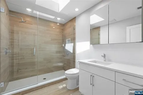 1639 Maple Street Fort Lee NJ 07024