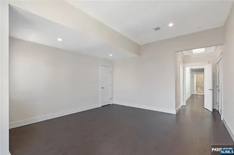 1639 Maple Street Fort Lee NJ 07024