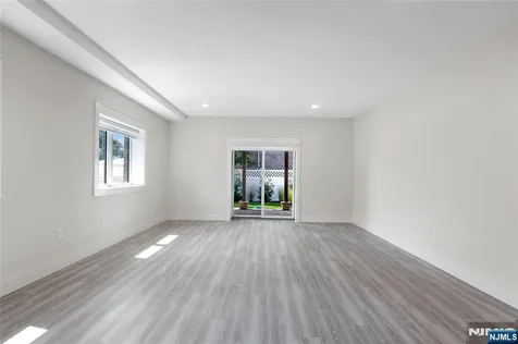1639 Maple Street Fort Lee NJ 07024