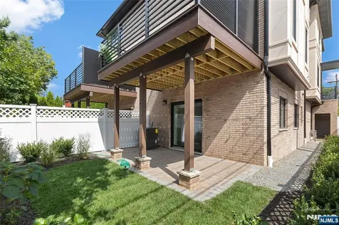 1639 Maple Street Fort Lee NJ 07024
