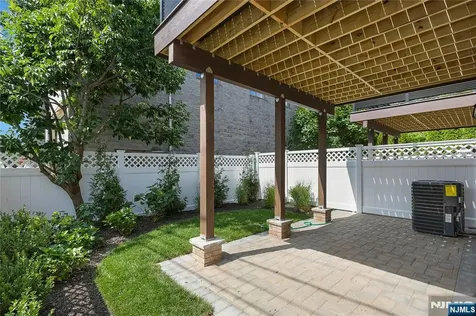 1639 Maple Street Fort Lee NJ 07024