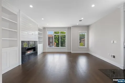 1639 Maple Street Fort Lee NJ 07024