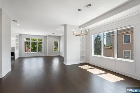 1639 Maple Street Fort Lee NJ 07024