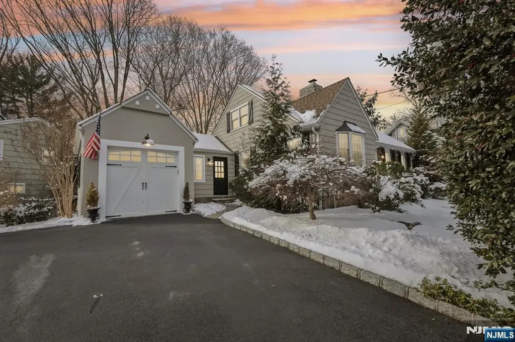 1 Van Dyke Drive Ho-ho-kus NJ 07423