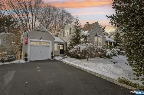 1 Van Dyke Drive Ho-ho-kus NJ 07423