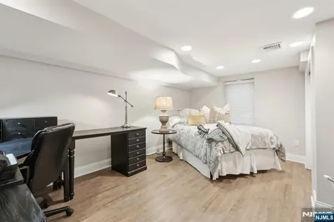 1 Van Dyke Drive Ho-ho-kus NJ 07423