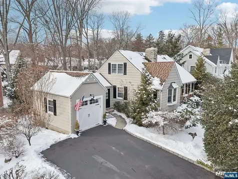1 Van Dyke Drive Ho-ho-kus NJ 07423
