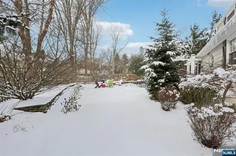 1 Van Dyke Drive Ho-ho-kus NJ 07423