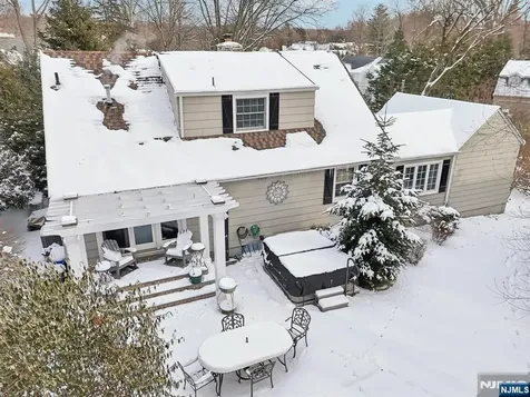 1 Van Dyke Drive Ho-ho-kus NJ 07423