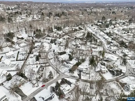 1 Van Dyke Drive Ho-ho-kus NJ 07423