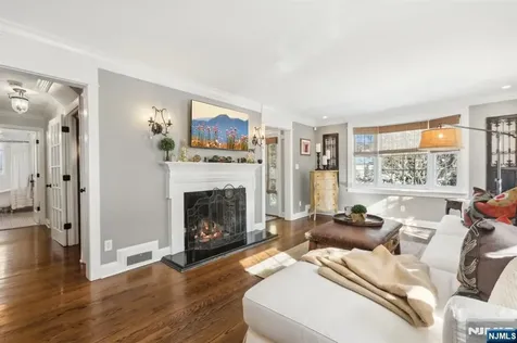 1 Van Dyke Drive Ho-ho-kus NJ 07423