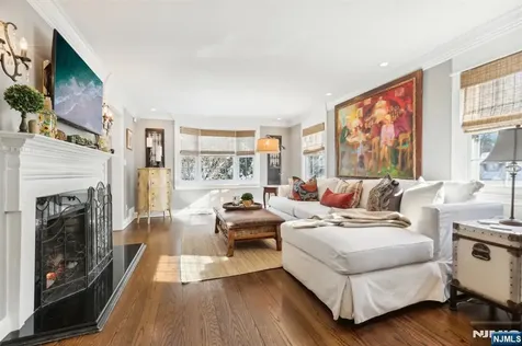 1 Van Dyke Drive Ho-ho-kus NJ 07423