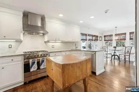 1 Van Dyke Drive Ho-ho-kus NJ 07423