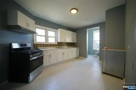 889 16th Street Newark NJ 07108