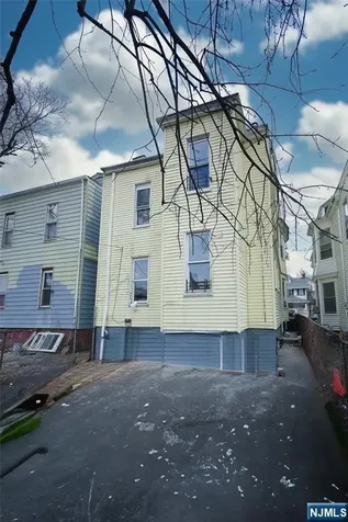 889 16th Street Newark NJ 07108