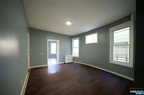 889 16th Street Newark NJ 07108