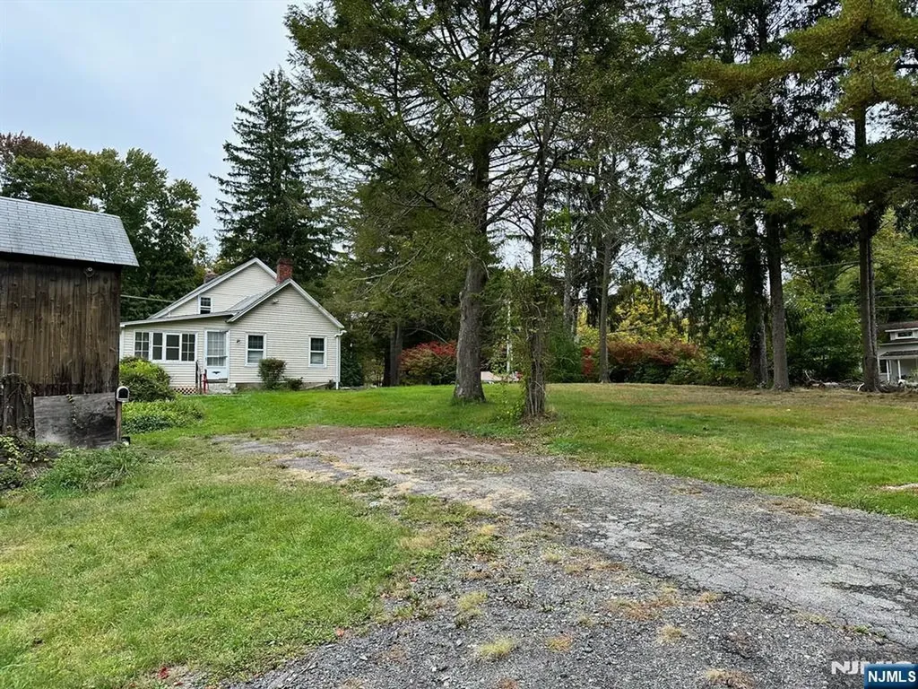 155 Schoolhouse Jefferson Township NJ 07438
