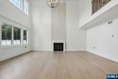 158 Lawrence Drive Paramus NJ 07652