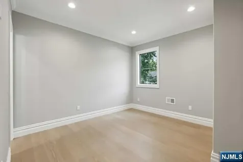 158 Lawrence Drive Paramus NJ 07652