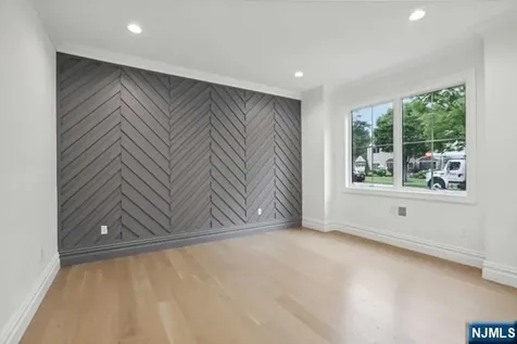158 Lawrence Drive Paramus NJ 07652