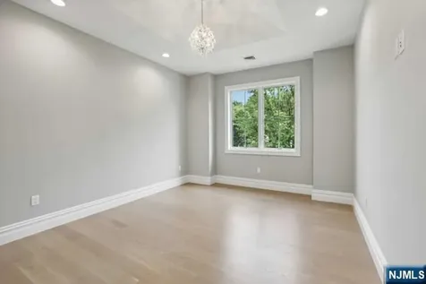 158 Lawrence Drive Paramus NJ 07652