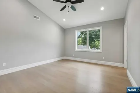 158 Lawrence Drive Paramus NJ 07652