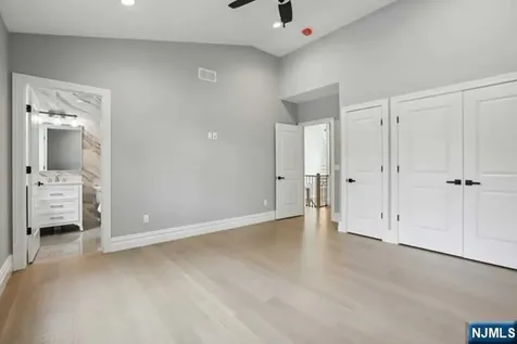 158 Lawrence Drive Paramus NJ 07652
