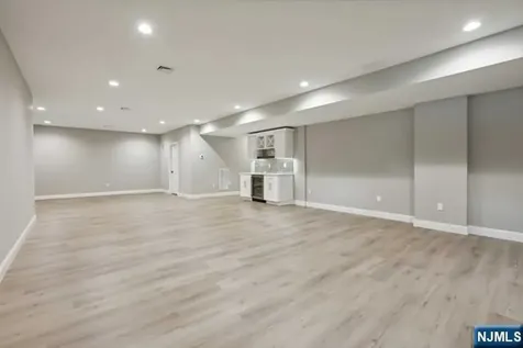 158 Lawrence Drive Paramus NJ 07652