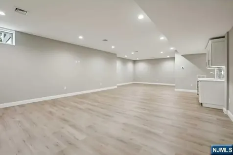 158 Lawrence Drive Paramus NJ 07652