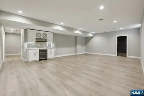 158 Lawrence Drive Paramus NJ 07652