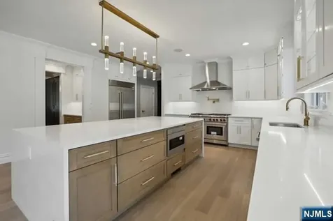 158 Lawrence Drive Paramus NJ 07652