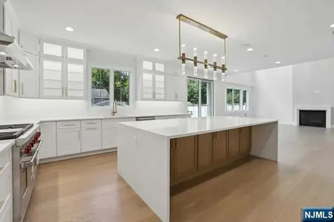 158 Lawrence Drive Paramus NJ 07652