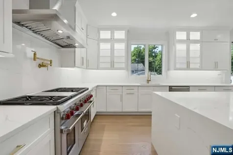 158 Lawrence Drive Paramus NJ 07652
