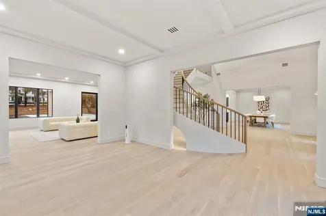 67 Hickory Lane Closter NJ 07624